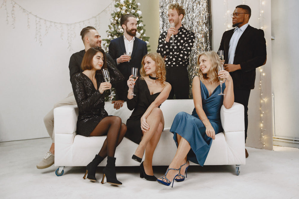 Ținută cocktail pentru femei: ce trebuie să ai în vedere și care sunt regulile acestui dress code