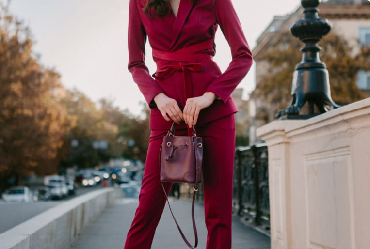 Culoarea bordo: eleganță, căldură și rafinament în orice anotimp